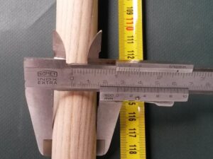 Násada dřevěná jasanová 120 cm/ 25 mm rovná