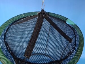 Kolíbka kruhová plovoucí  N pr. 55 cm PES 7×5/0,8 mm černá bezuzlová, včetně krycí sítě na zipy - 2